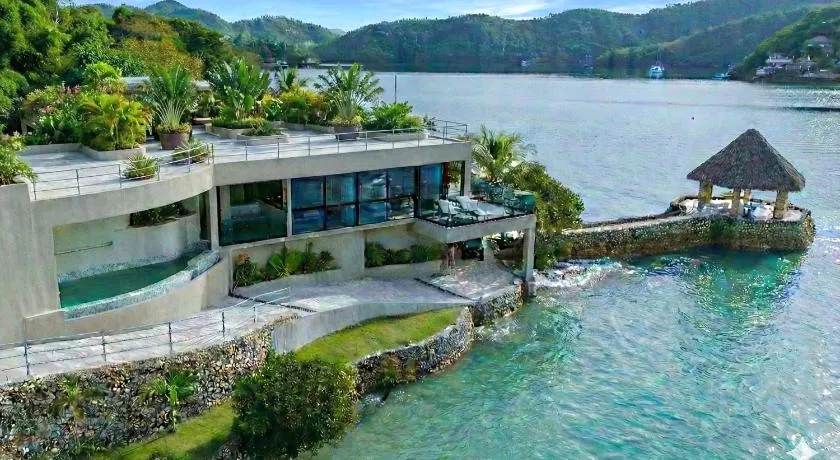 Waterfront Luxe Retreat- 160sqm Modern, Epic, Lush - Image 1