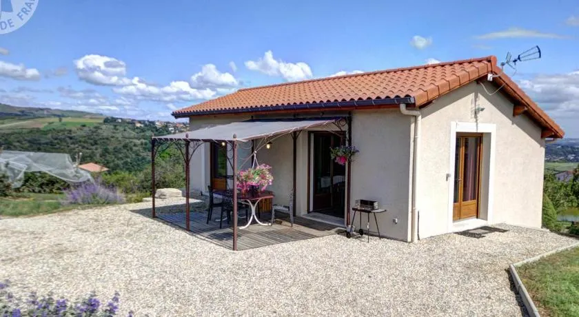Gîte confortable à Genilac avec terrasse et jardin, idéal pour 2 personnes - Image 1