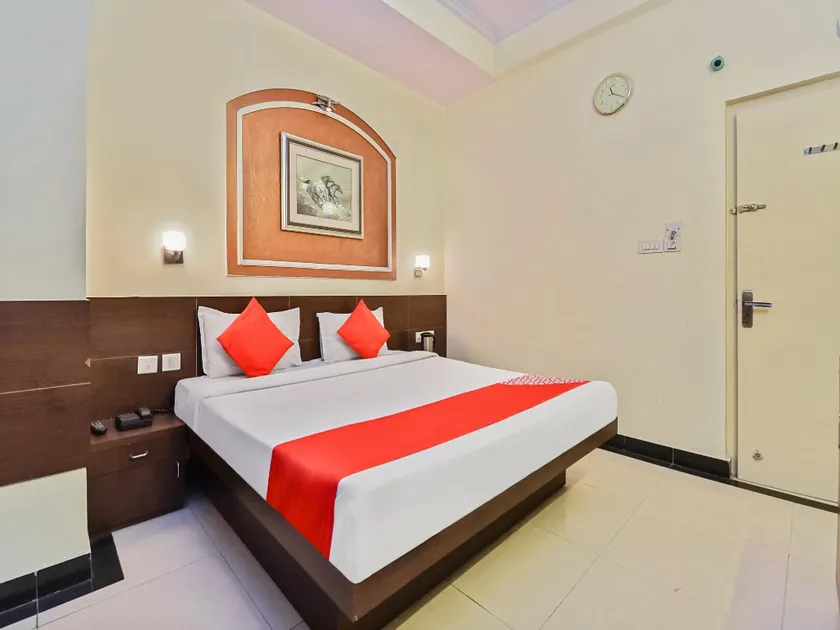 OYO 33004 HOTEL CANDY PALACE - Image 1