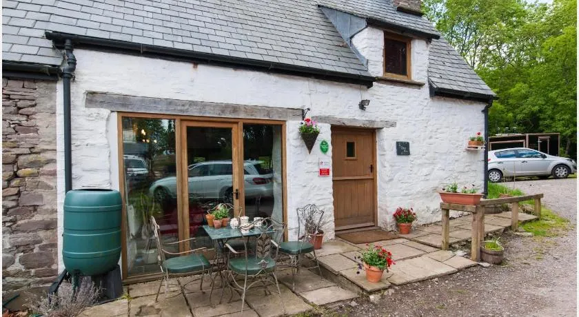 Ty Fferm Hen, Ancient Farmhouse, Coity Bach - Image 1