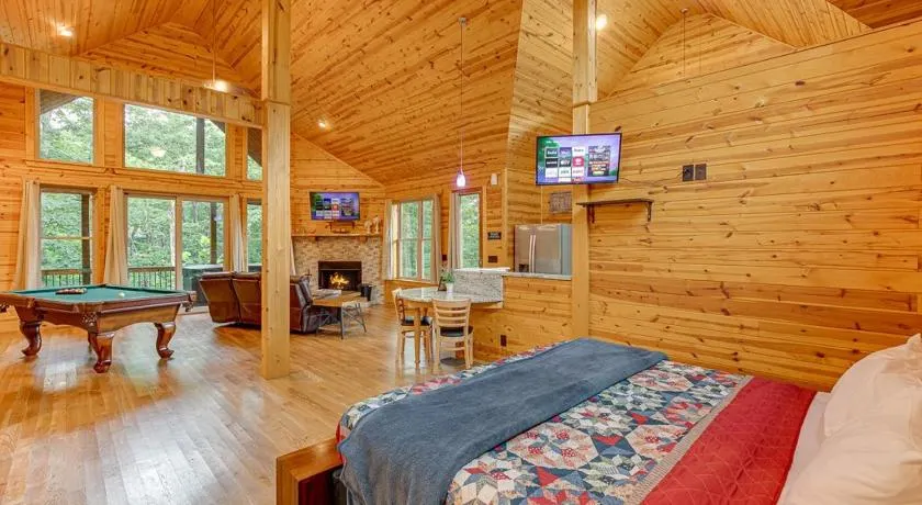 Perfect Couples Cabin w 2 Person Spa Bath - Image 1