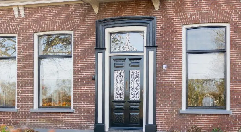 Karakteristieke boerderij met wellness in Friesland - Image 1