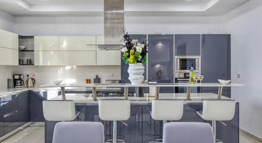 Silhouette by Solea Holiday Homes - Contemporary Living - Image 1