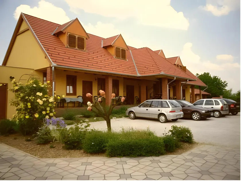 Nosztalgia Vendégház - Image 1