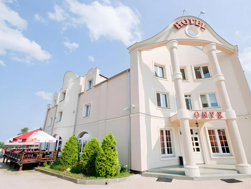 Hotel Onyx - Image 1