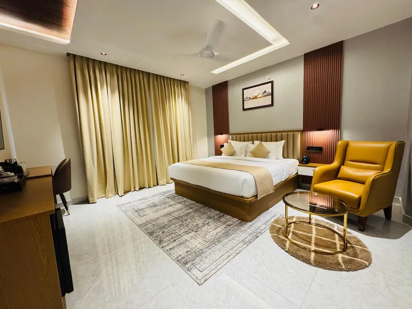 ROYAL ACE BOUTIQUE HOTEL - Bhartiya City - Image 1