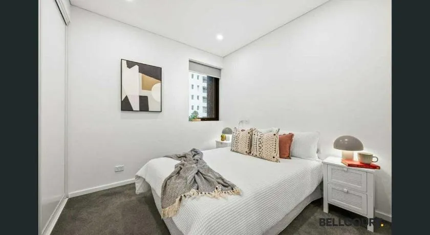 Stylish 2-BR Apartment in the Heart of South Perth - Image 1