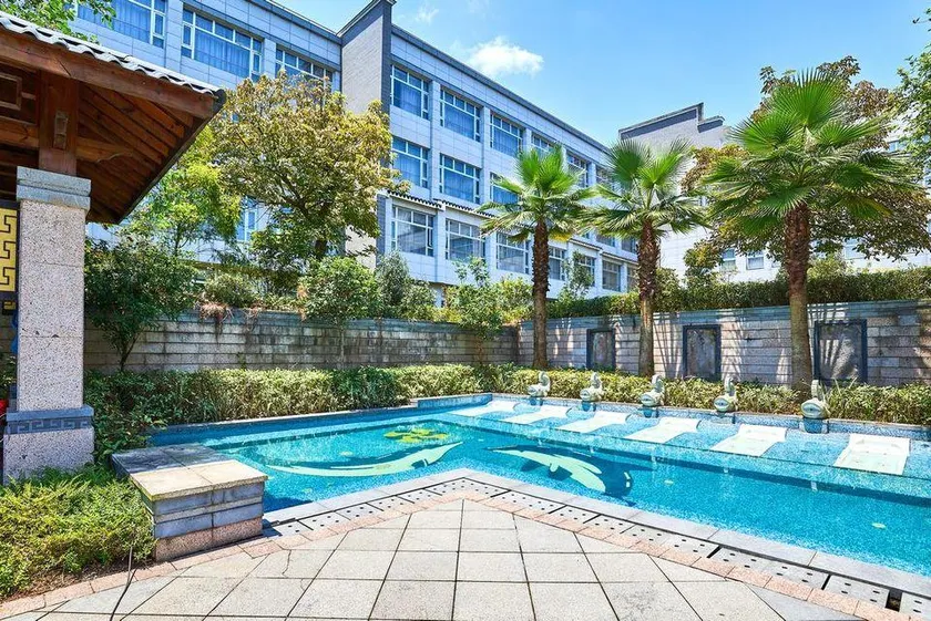 Junhua Hotel - Image 1