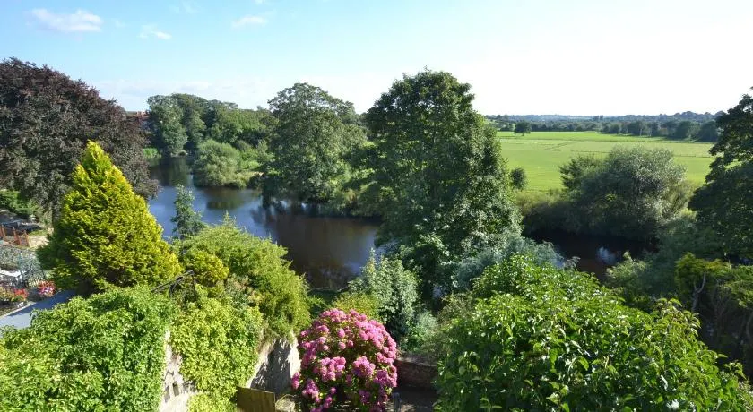 Riverside Cottage - Image 1