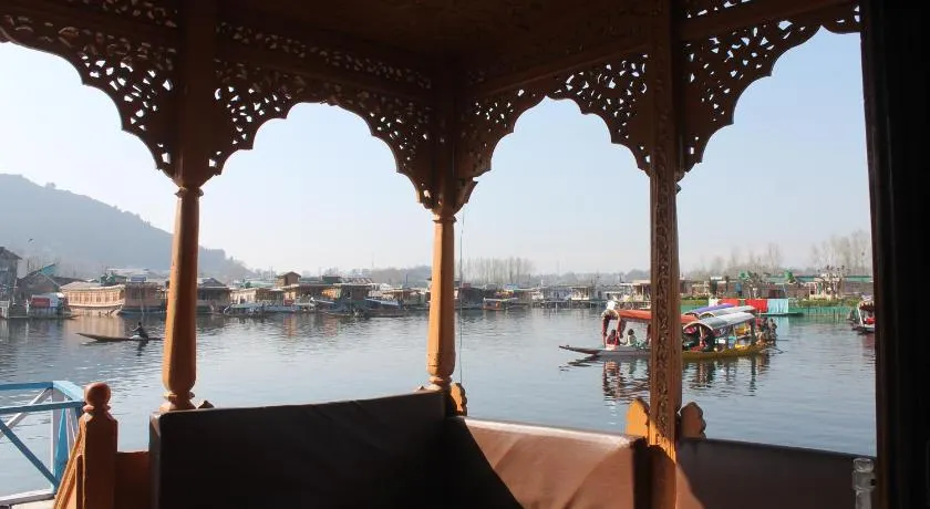 Iram Houseboats - Image 1