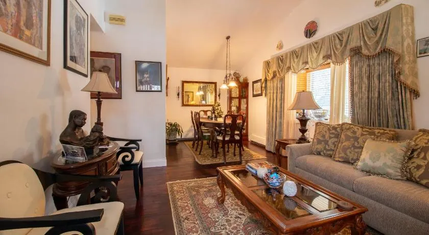 Peaceful 3BR Garden Cottage - Long Island Escape - Image 1