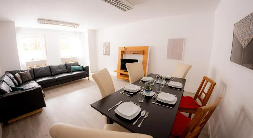 Yello Homes - großes Apartment - Am Waldrand, 15 min bis Nürnberg Messe, für 8 Personen, 2 WC's - Image 1