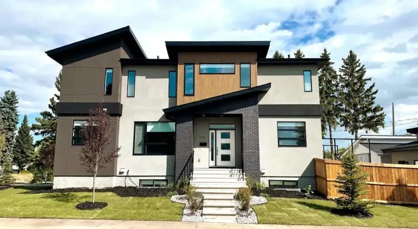 Bright Modern Home - King Bed - Free Parking - Fireplace - Fast Wi-Fi - Free Netflix - Image 1
