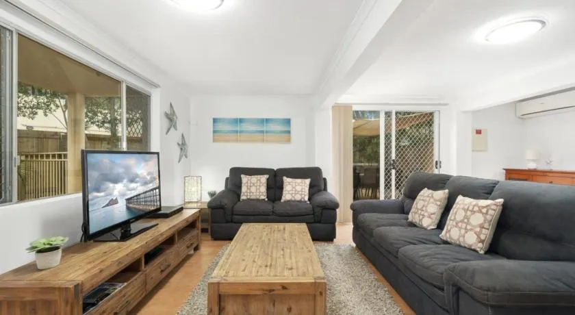 MAISON FAMILIALE AVEC PISCINE ET AIRCON - Image 1
