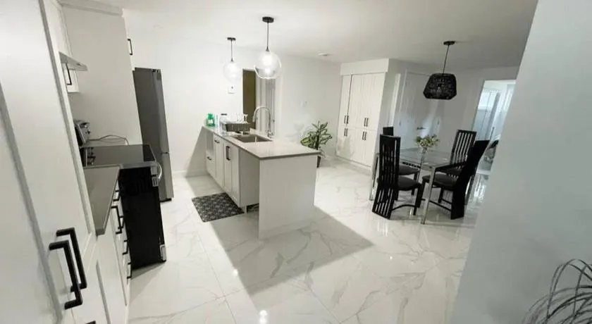 Stylish and luxurious apartment basement unit - Image 1