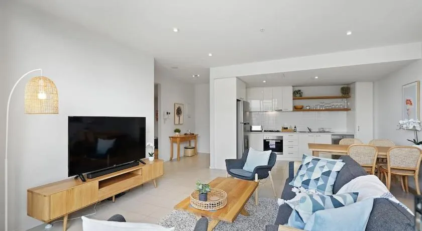 A River-side 2bdm Footscray Oasis + Parking - Image 1