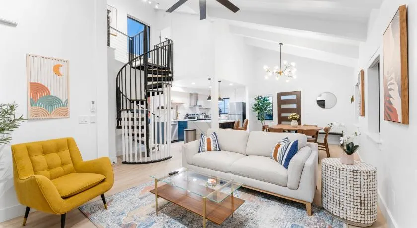 Luxe Desert Retreat - Near Grand Canyon South Rim - Image 1