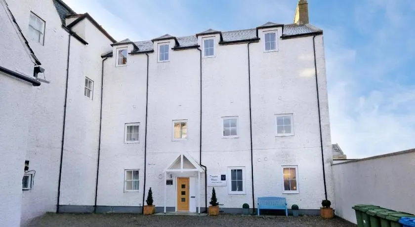 Douglas House Apartments - Image 1