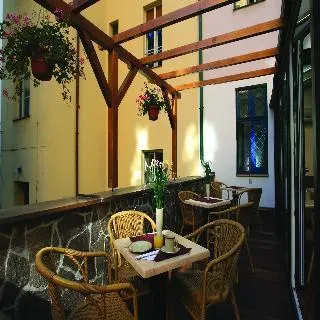 Anna Hotel - Image 1