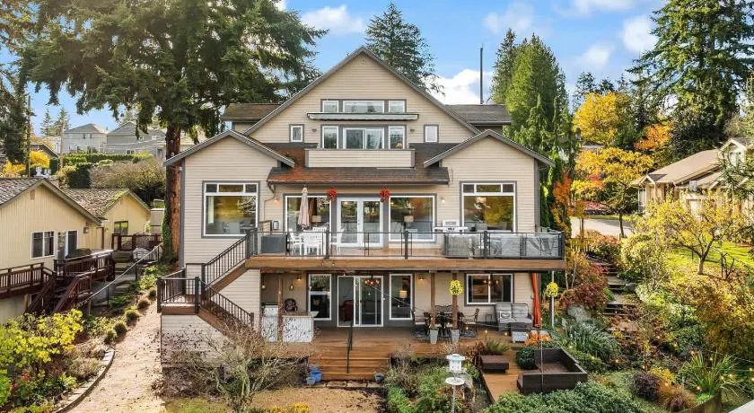 Serene Waterfront Escape w Amazing View & Hot Tub - Image 1