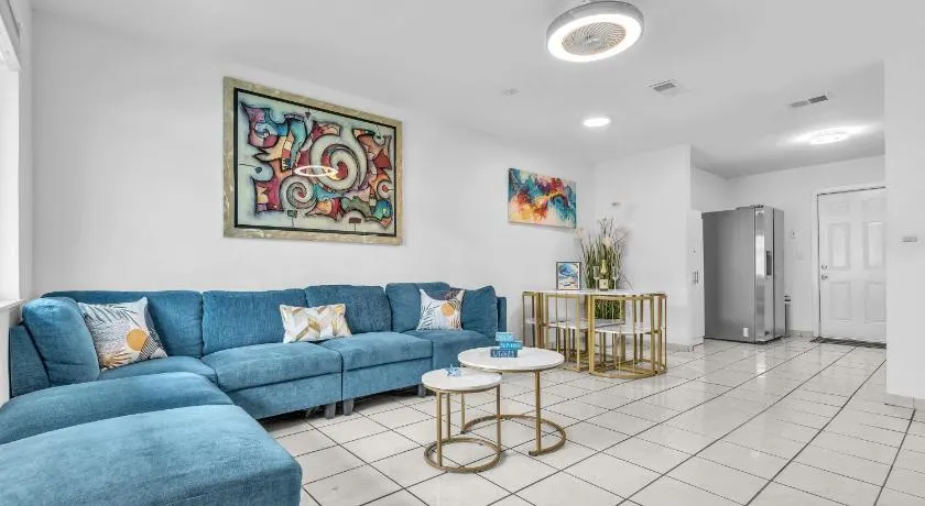 Relaxing Miami Retreat with Canal View and a Central Location - Image 1
