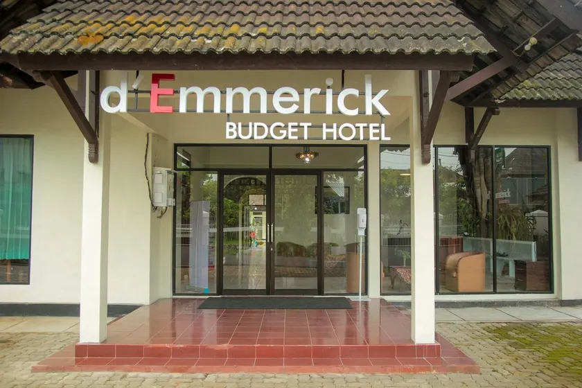 D'Emmerick Budget Hotel - Image 1