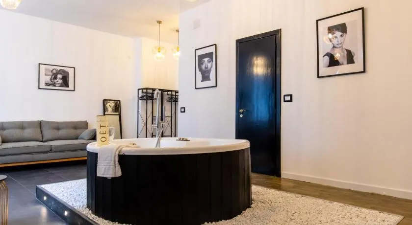 Munì Boutique Flat by Babylon Stay - Image 1