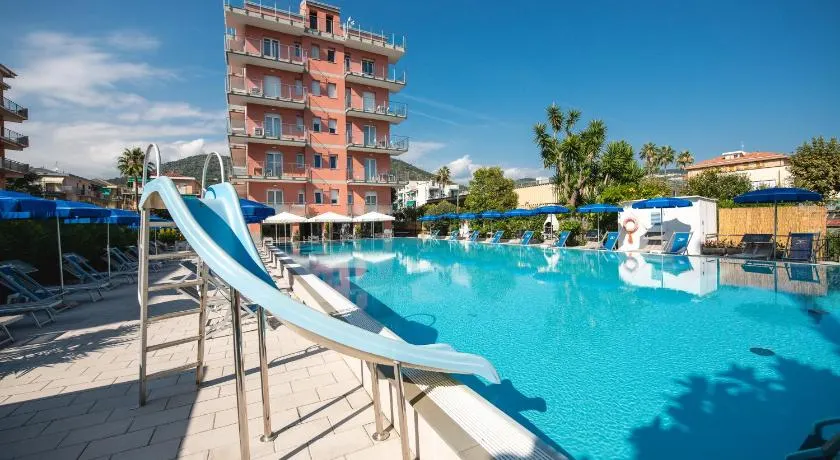 Perla Marina Apartments - Image 1