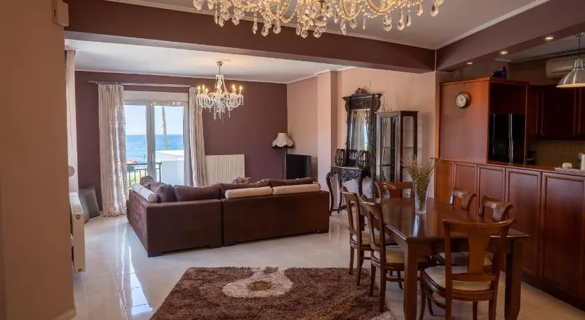 Elegant 3BR Seaside Home with Great View - Image 1