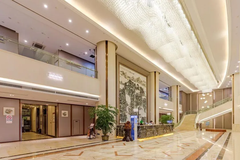 Yigang Jinma Hotel - Image 1