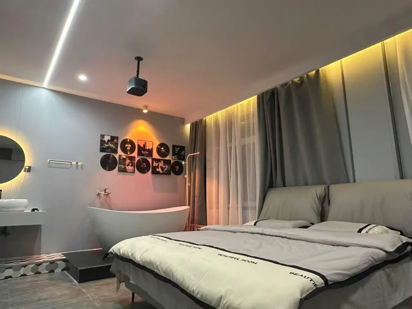Yunding Theme Cinema Hotel - Image 1