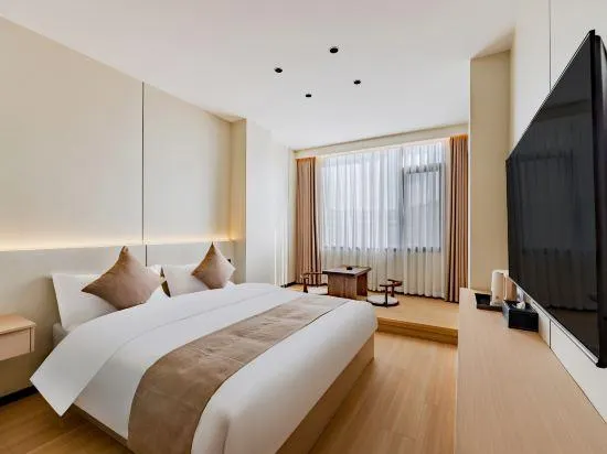 Jindu Hualong City Light Luxury Hotel - Image 1