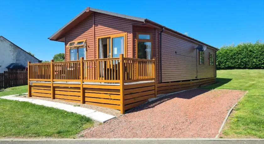 Mildreds Lodge with Hot Tub - Image 1