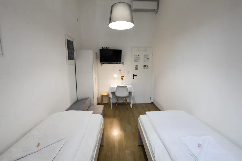 Pest-Port Apartment-ROOM 3 - Image 1