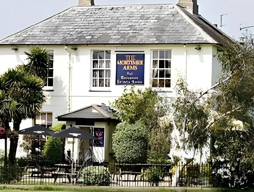 The Mortimer Arms - Image 1