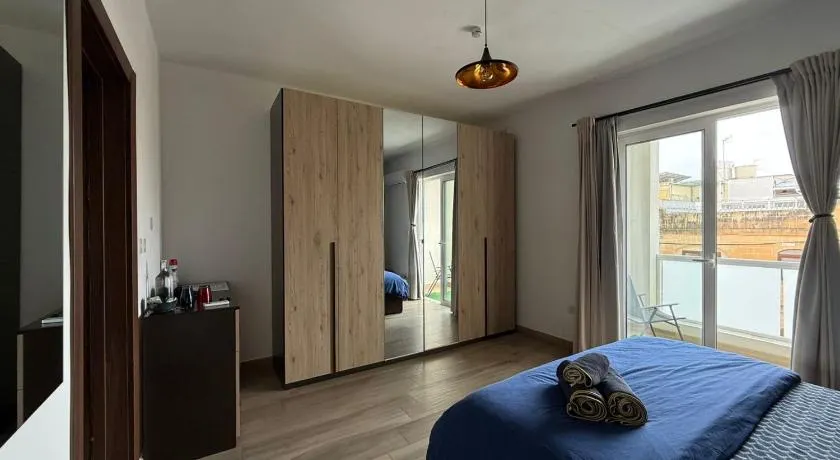 Airport Accommodation Bedroom with your own private Bathroom Self Check In and Self Check Out Air-condition Included - Image 1