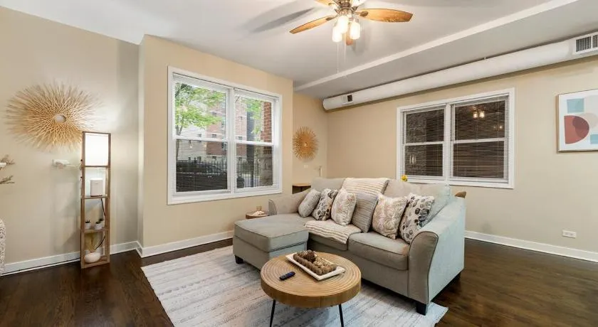 Medical District 2BR with Jacuzzi & Parking - Image 1