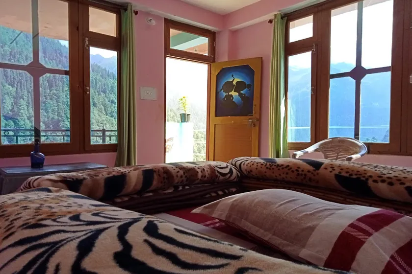 Hotel O Snow Pine Guest House Tosh - Image 1