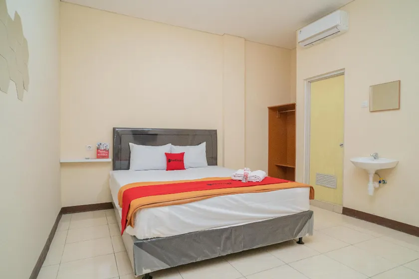 RedDoorz near Stasiun Tangerang - Image 1