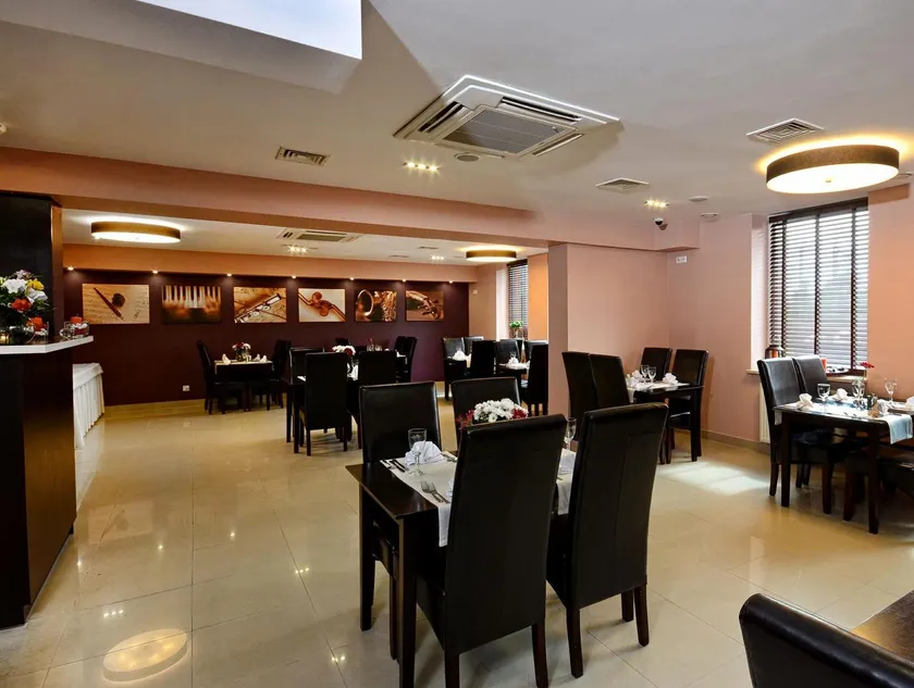 Hotel Mazovia Airport Modlin - Image 1