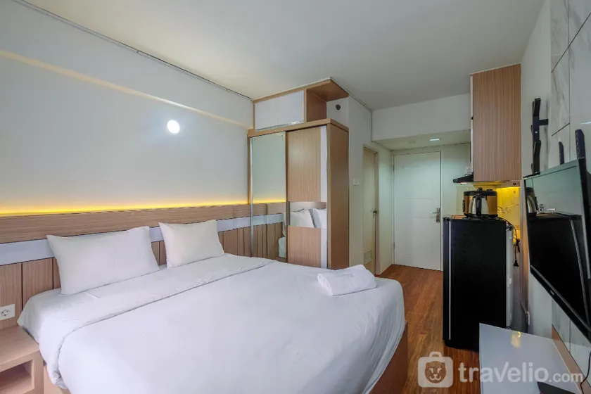 Cozy Living Studio Grand Sentraland Karawang Apartment By Travelio - Image 1