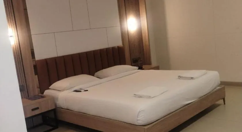Hotel Shubham Prestige kandlakoya - Image 1