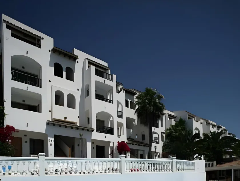 Aparthotel Holiday Center - Image 1