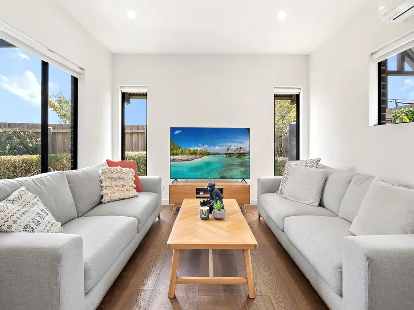 Bright 2-bed Glenroy Home With Courtyard - Image 1