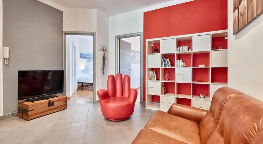 GuestHost - Vanchiglietta Colourful Apartment - Image 1
