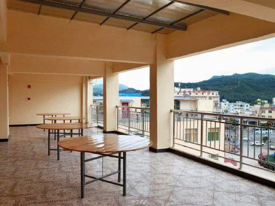 Huayi Business Hotel - Image 1