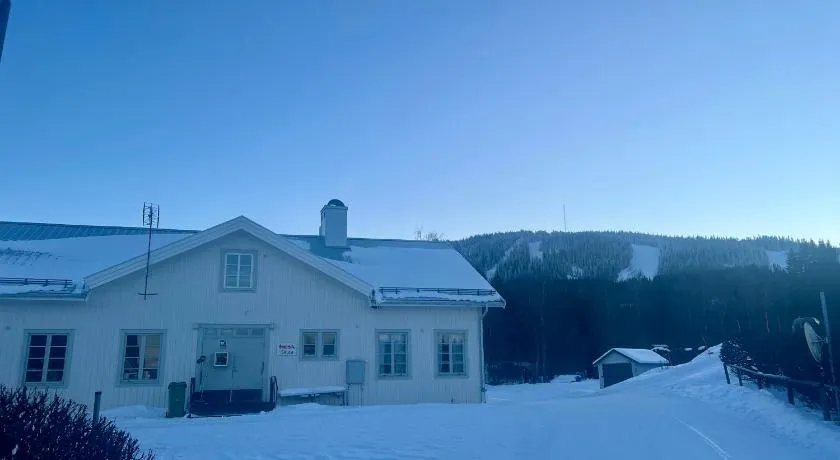 Huså byskola - Image 1