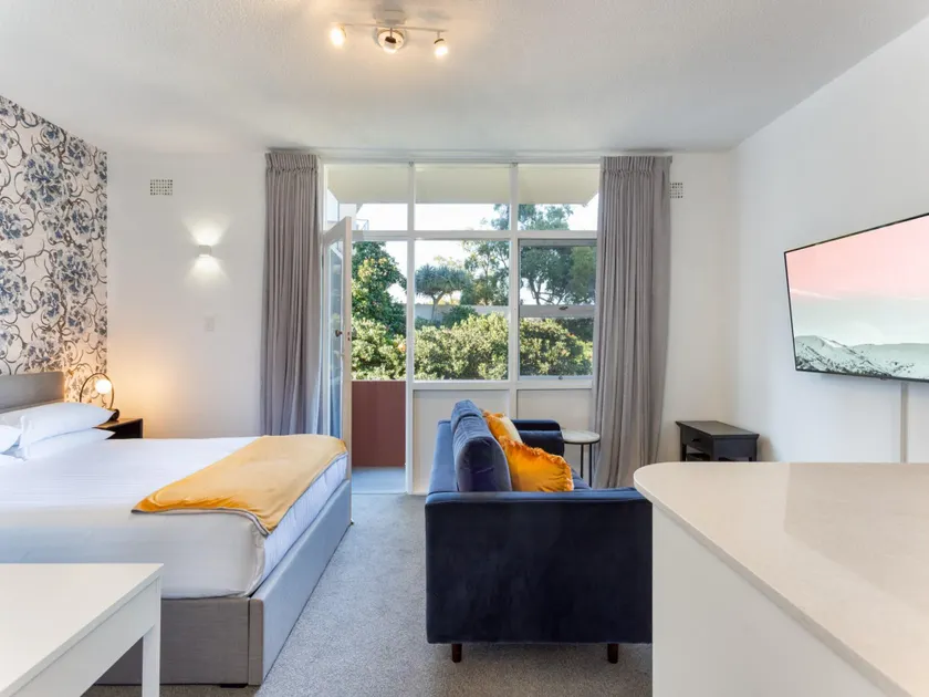 Comfy Balcony Studio Near Parks, - Image 1