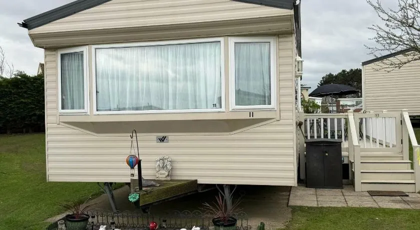 11 Bath Court ,Newport ,Sund0wner, M&T Chalets and Caravan - Image 1