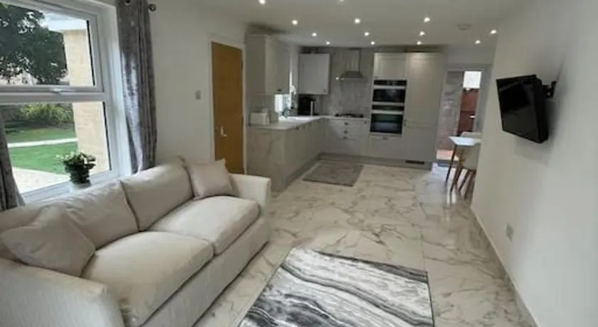 Lovely Two Bedroom House in Central Kidlington - Image 1